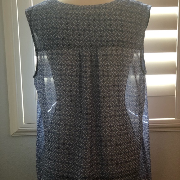 Skies Are Blue blouse. - Picture 3 of 5